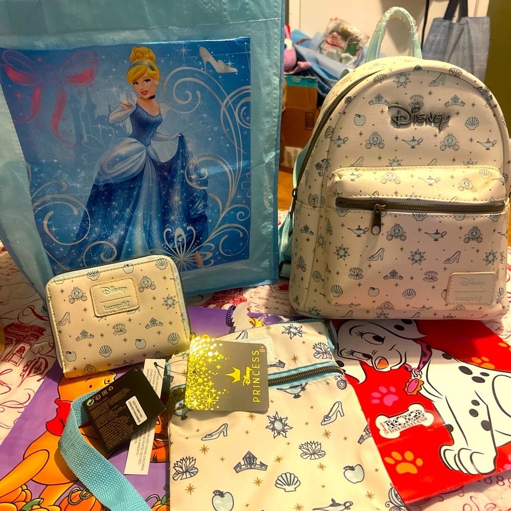 Disney icon collection , sold only as a bundle